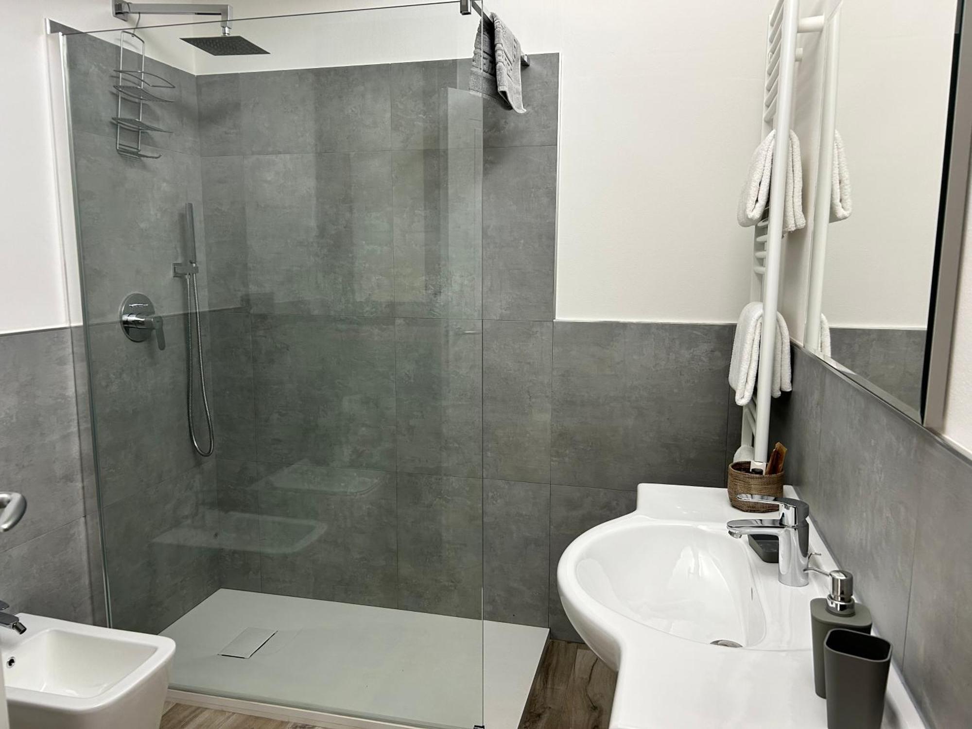 Relax & Emozioni Rooms 발레지오술민쵸 외부 사진